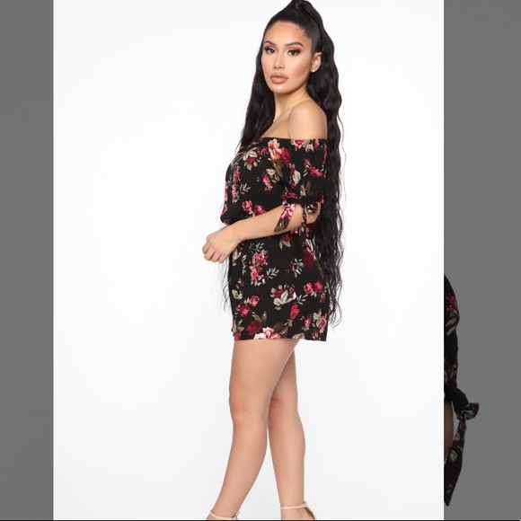 FashionNova// floral romper size small - Picture 3 of 4